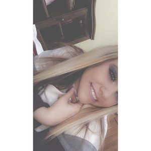 Meet your Posher, Alexis